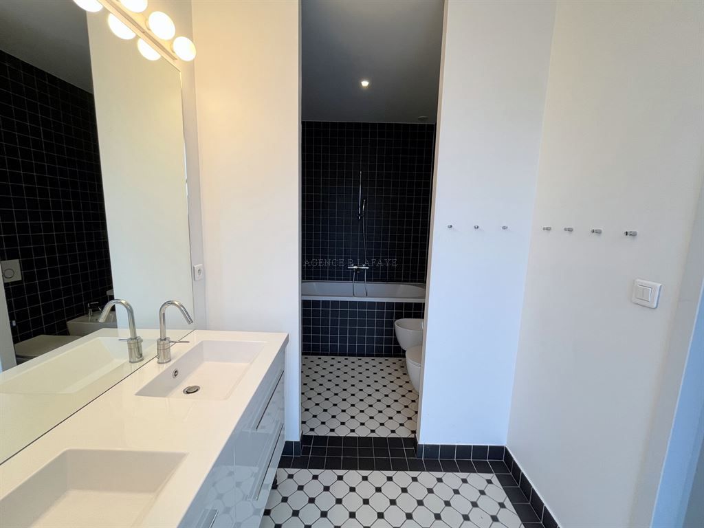 apartment 7 rooms for rent on BORDEAUX (33000)