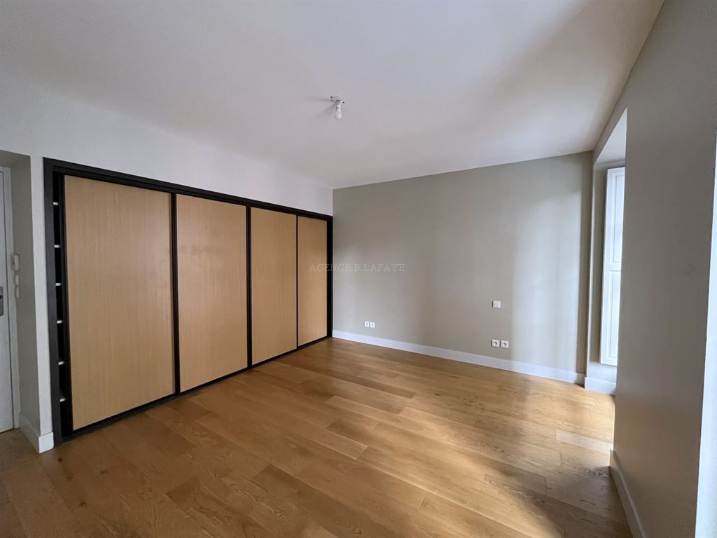 apartment 7 rooms for rent on BORDEAUX (33000)