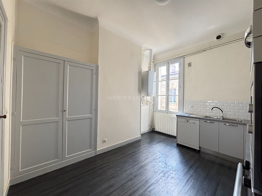 apartment 4 rooms for rent on BORDEAUX (33000)