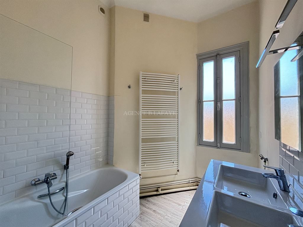 apartment 4 rooms for rent on BORDEAUX (33000)