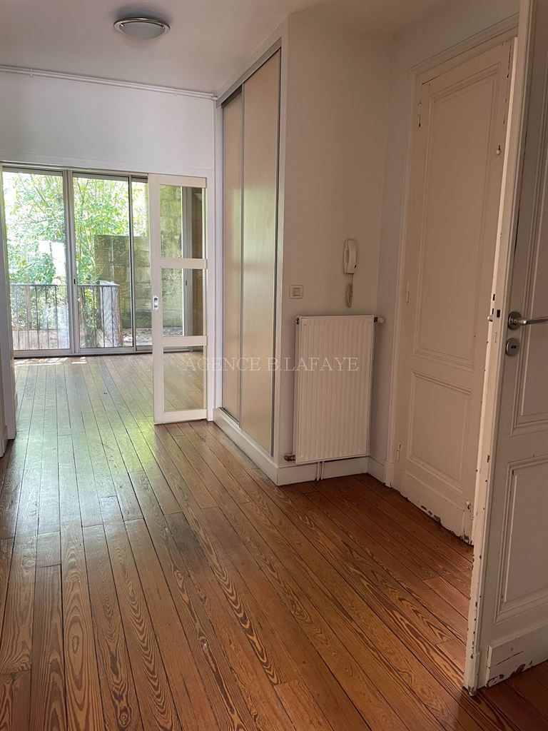 house 6 rooms for sale on BORDEAUX (33000)