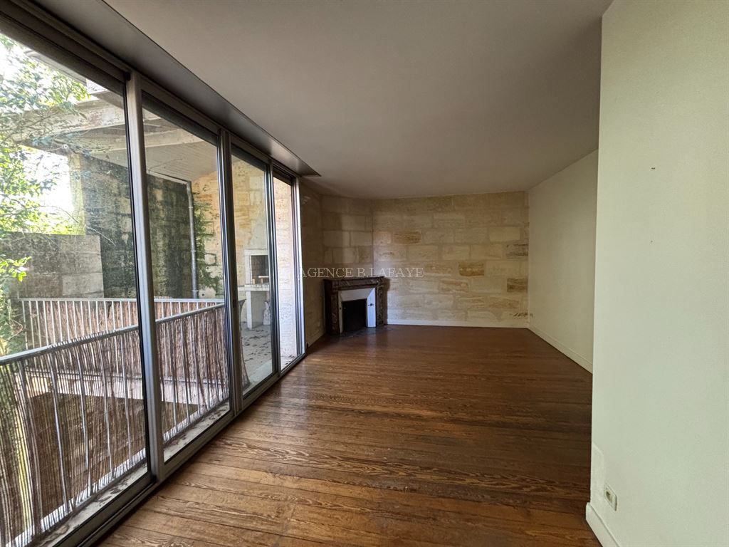 house 6 rooms for sale on BORDEAUX (33000)