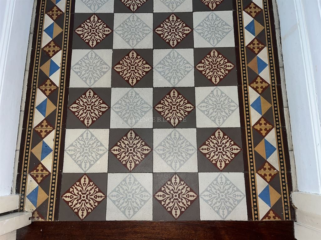 house 6 rooms for sale on BORDEAUX (33000)