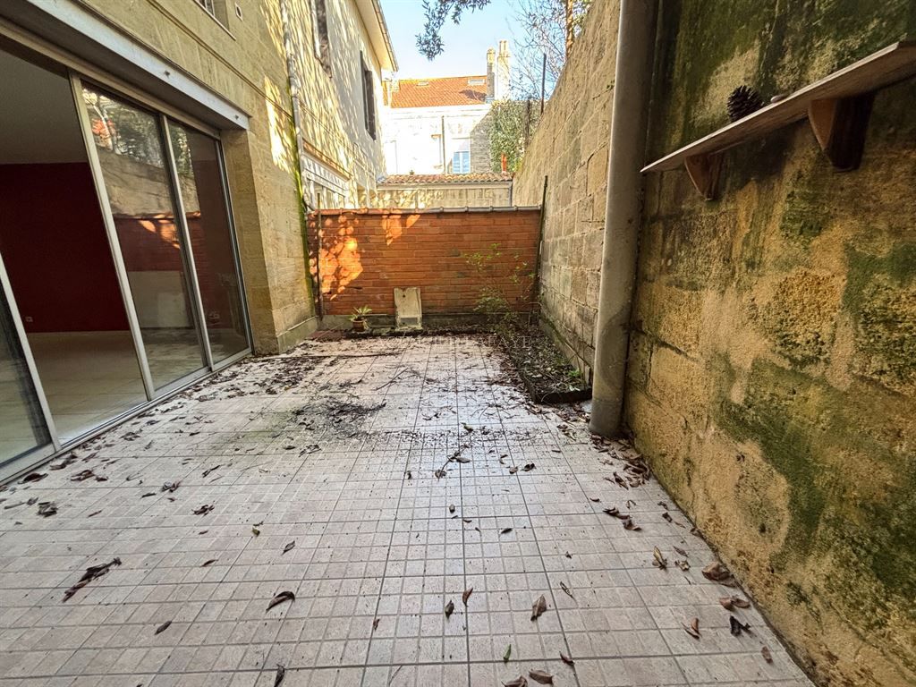 house 6 rooms for sale on BORDEAUX (33000)