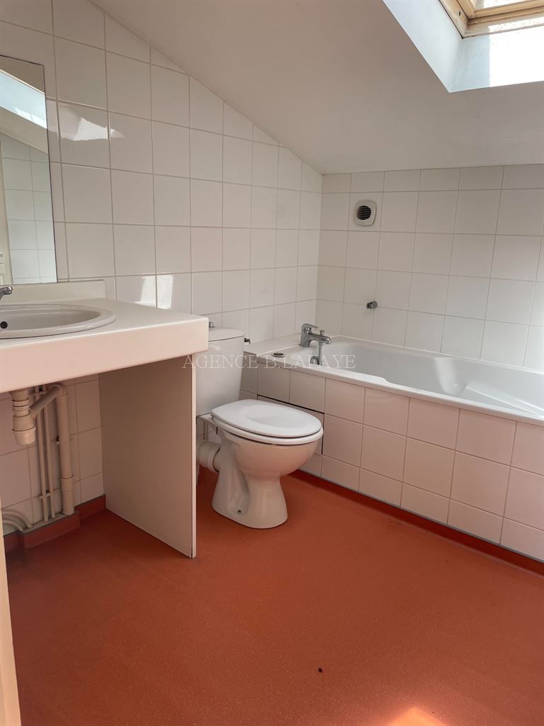 house 6 rooms for sale on BORDEAUX (33000)
