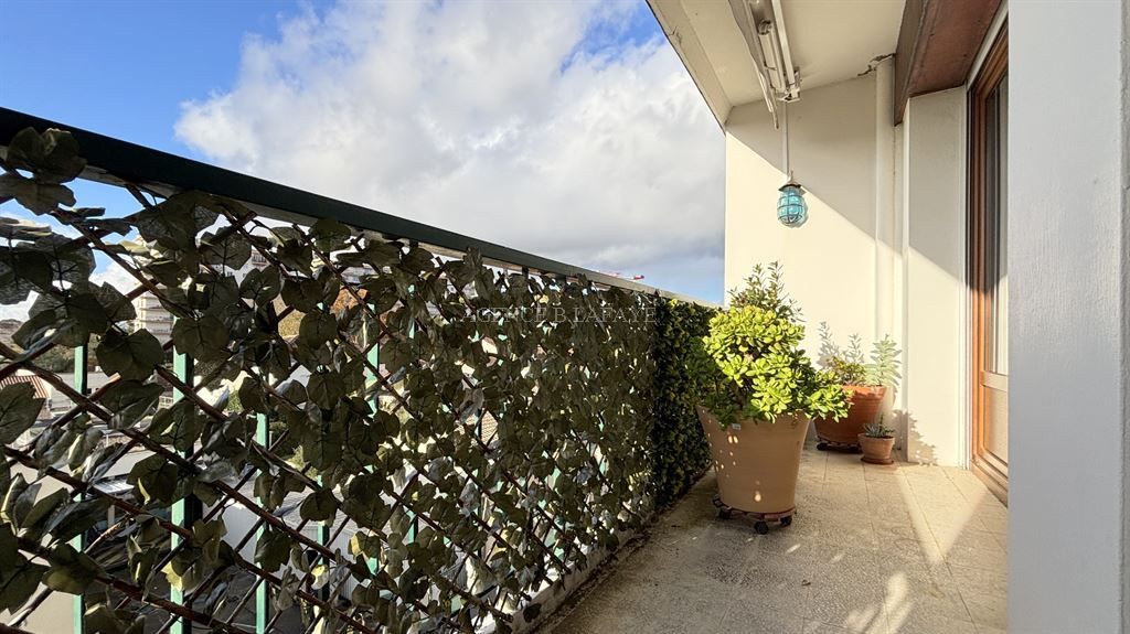 apartment 3 rooms for rent on BORDEAUX (33200)