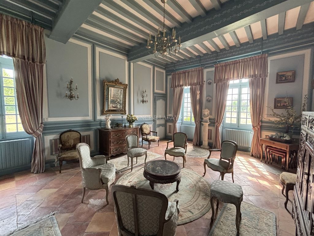 property 25 rooms for sale on BORDEAUX (33000)