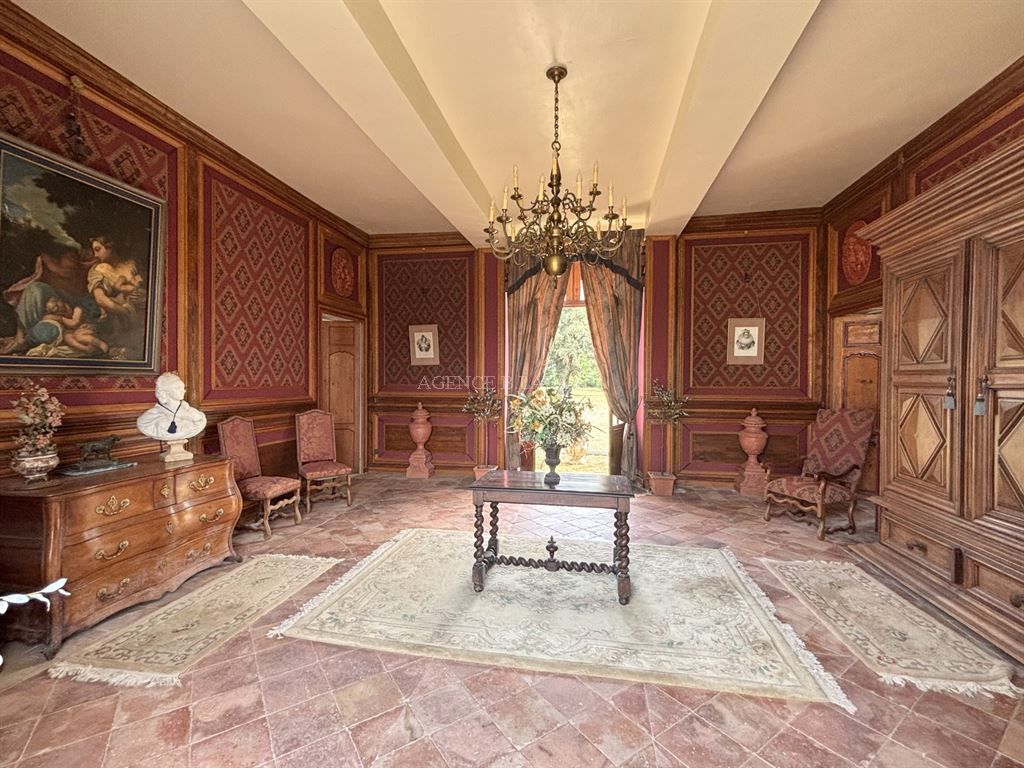 property 25 rooms for sale on BORDEAUX (33000)