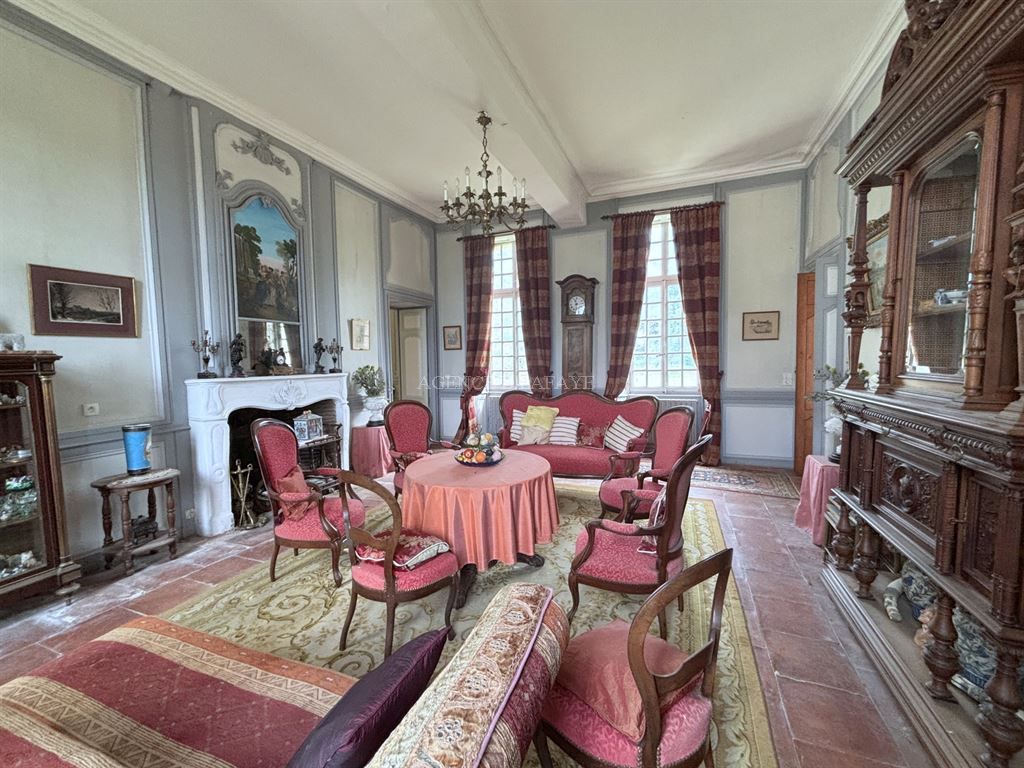 property 25 rooms for sale on BORDEAUX (33000)