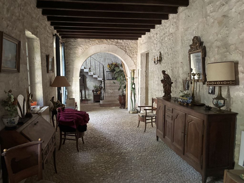 property 25 rooms for sale on BORDEAUX (33000)