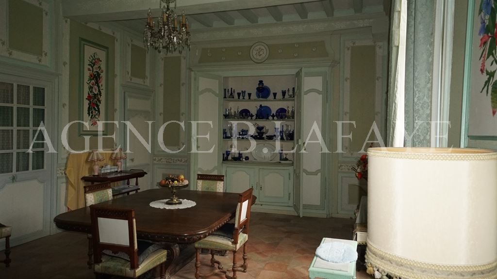 property 25 rooms for sale on BORDEAUX (33000)