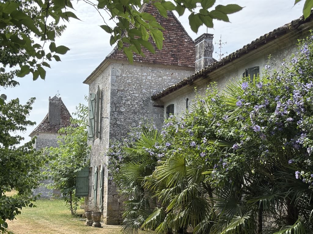 property 25 rooms for sale on BORDEAUX (33000)