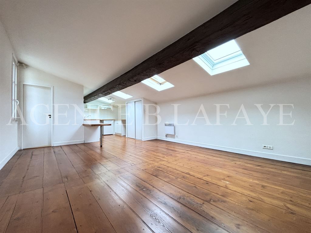 studio for rent on BORDEAUX (33000)