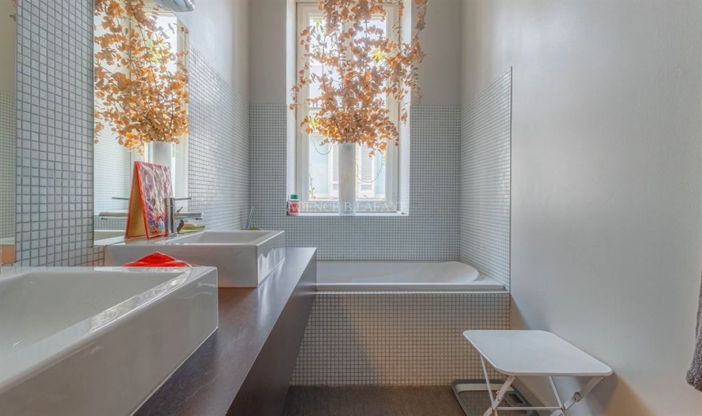 house 6 rooms for sale on BORDEAUX (33000)