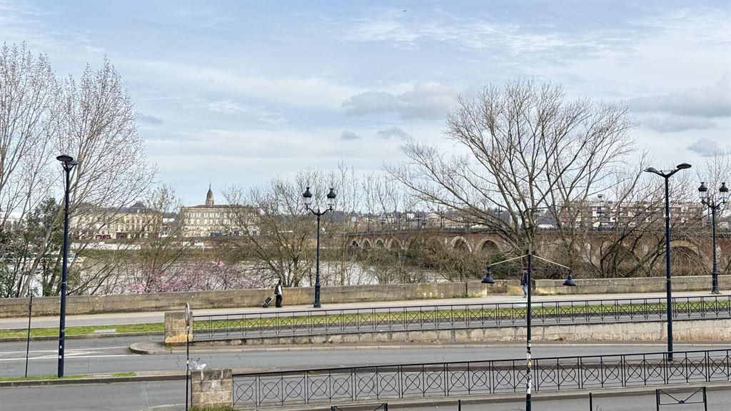 apartment 4 rooms for rent on BORDEAUX (33000)