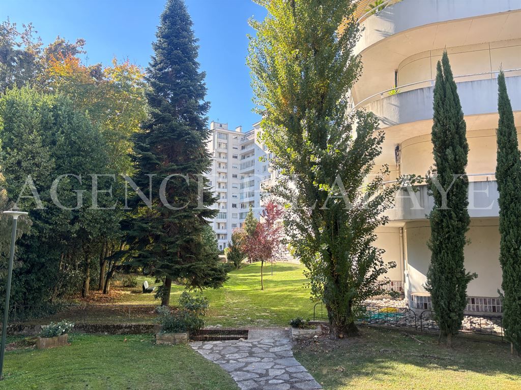 apartment 4 rooms for rent on BORDEAUX (33000)