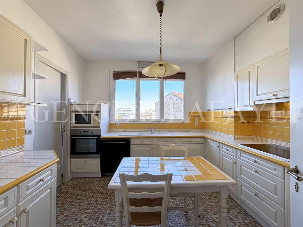 apartment 4 rooms for rent on BORDEAUX (33000)