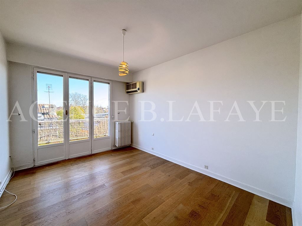 apartment 4 rooms for rent on BORDEAUX (33000)