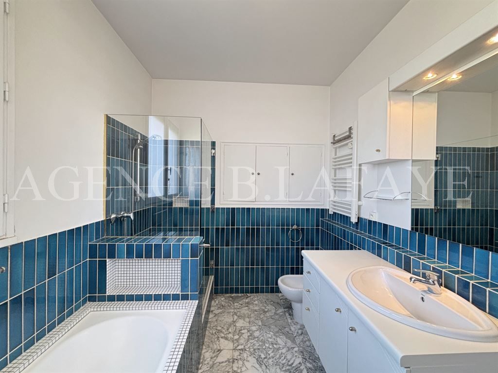 apartment 4 rooms for rent on BORDEAUX (33000)