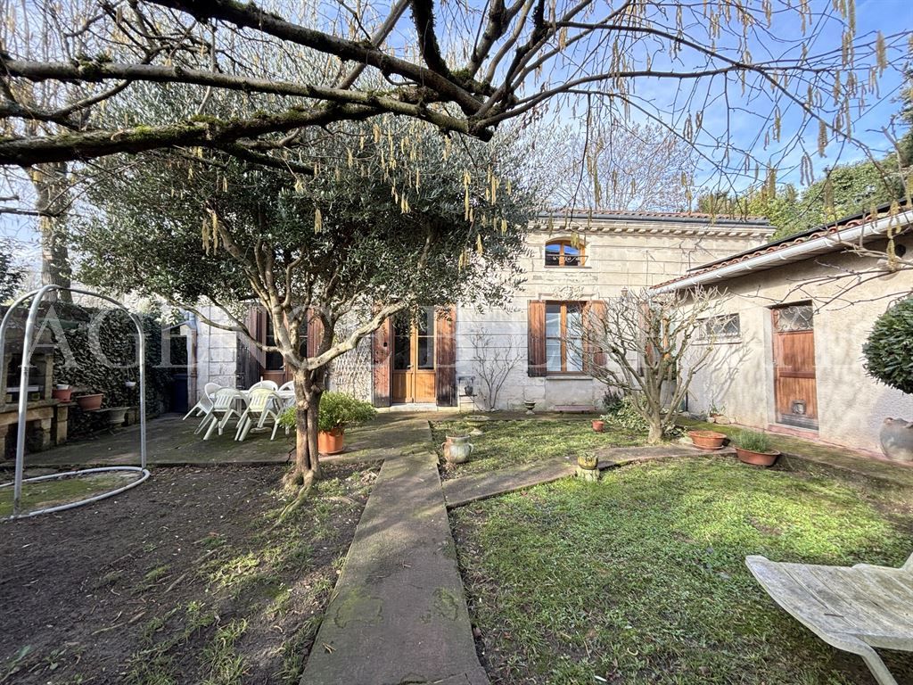 house 5 rooms for sale on BORDEAUX (33000)