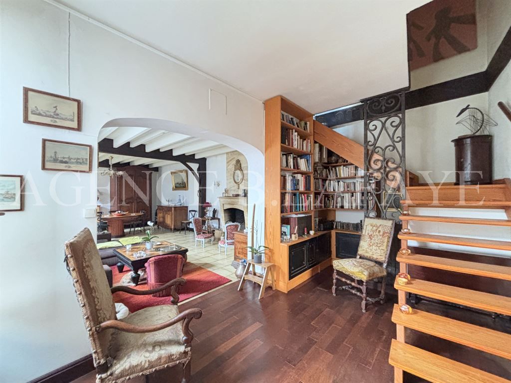 house 5 rooms for sale on BORDEAUX (33000)