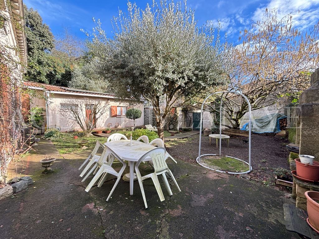 house 5 rooms for sale on BORDEAUX (33000)