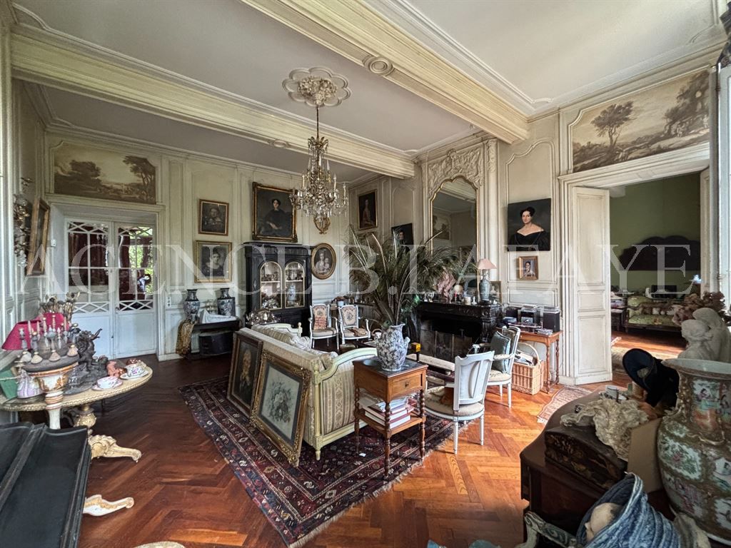 house 11 rooms for sale on BORDEAUX (33000)