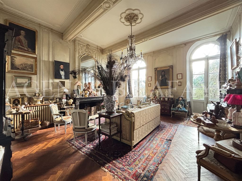 house 11 rooms for sale on BORDEAUX (33000)