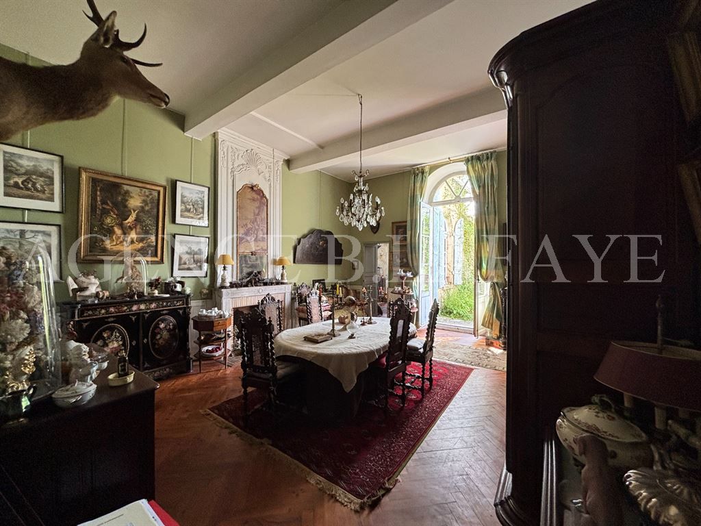 house 11 rooms for sale on BORDEAUX (33000)