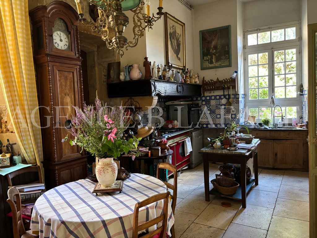 house 11 rooms for sale on BORDEAUX (33000)