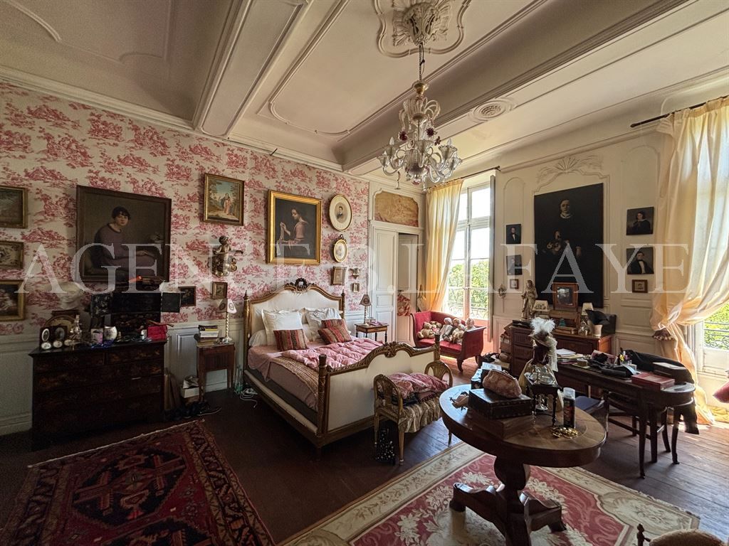 house 11 rooms for sale on BORDEAUX (33000)