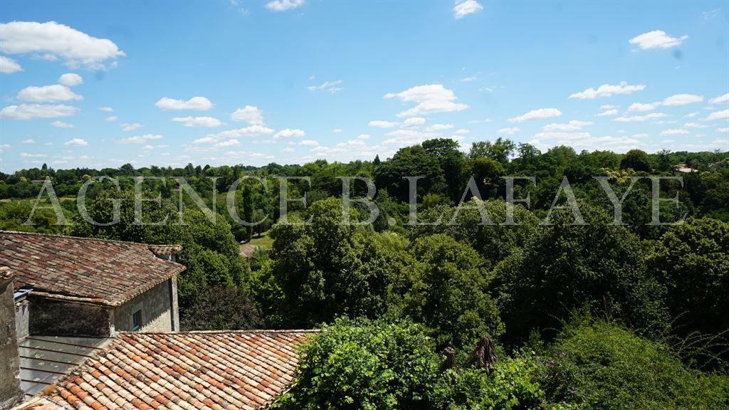 house 11 rooms for sale on BORDEAUX (33000)
