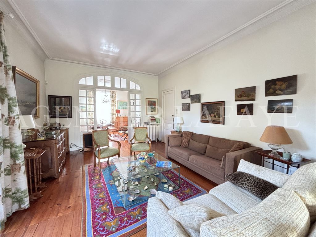 house 7 rooms for sale on BORDEAUX (33000)