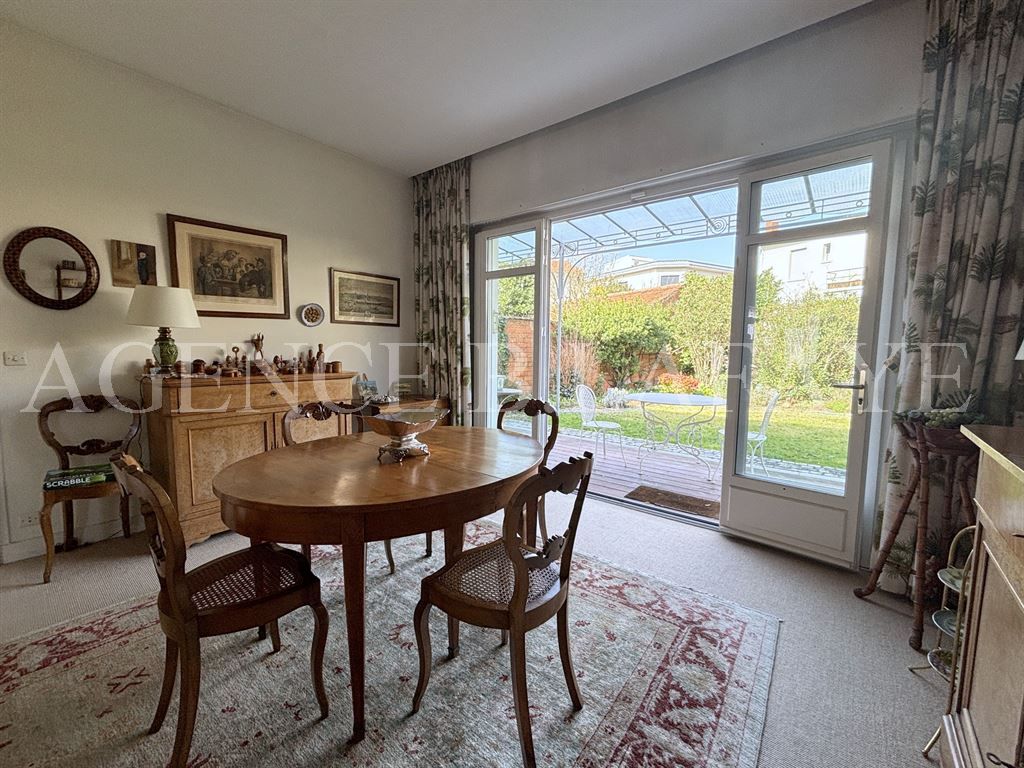 house 7 rooms for sale on BORDEAUX (33000)