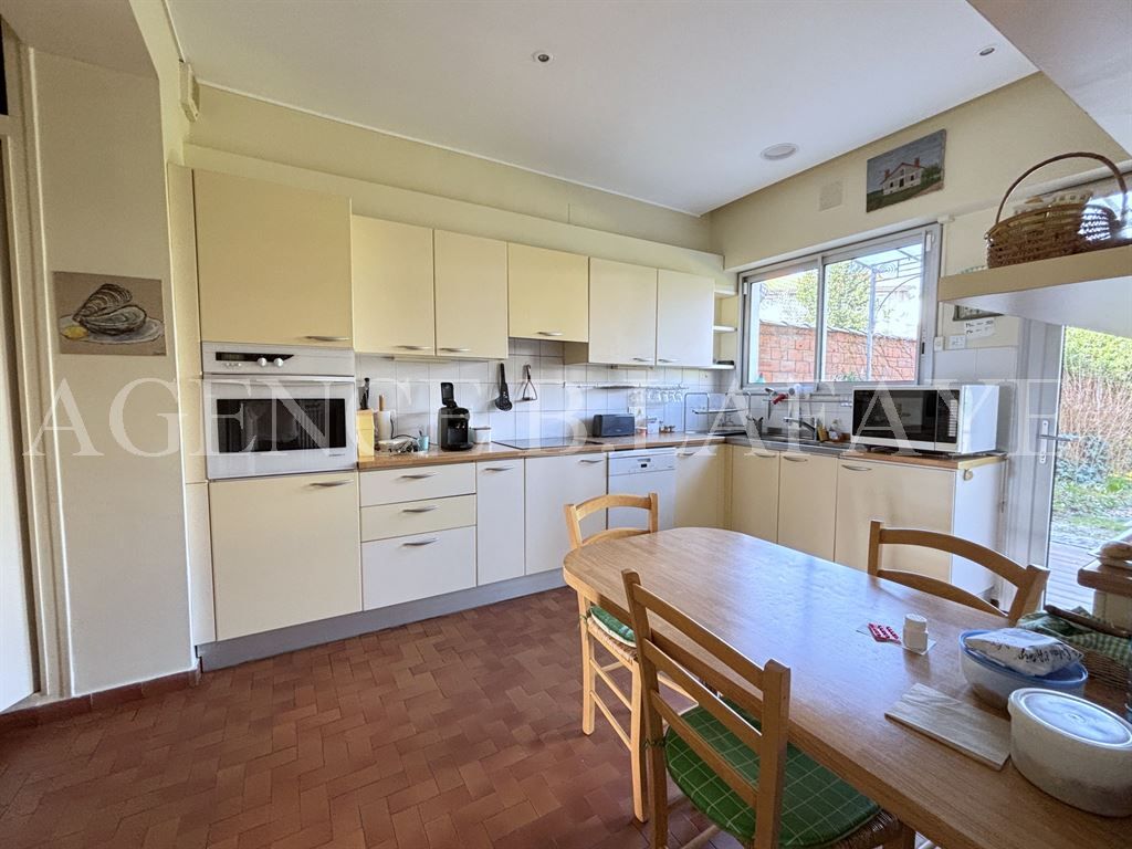 house 7 rooms for sale on BORDEAUX (33000)