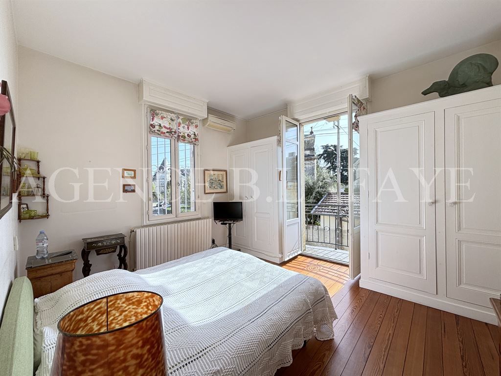 house 7 rooms for sale on BORDEAUX (33000)