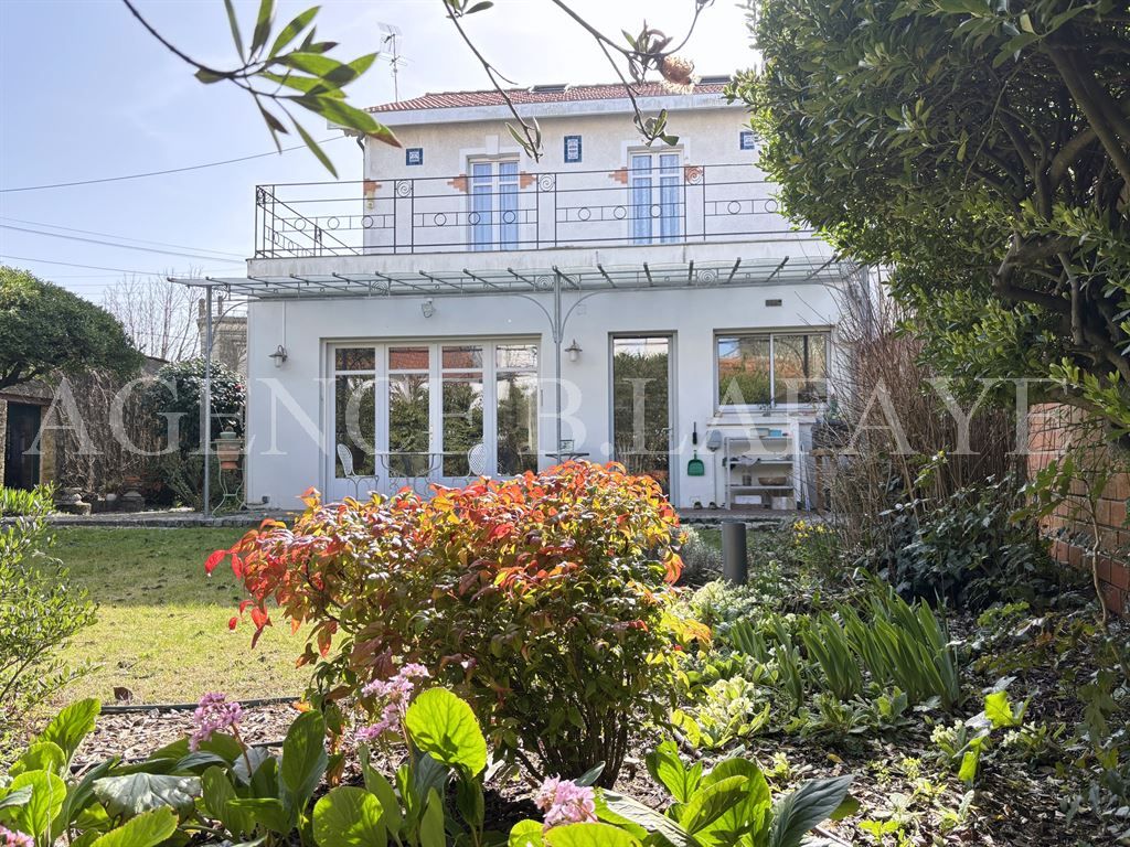 house 7 rooms for sale on BORDEAUX (33000)