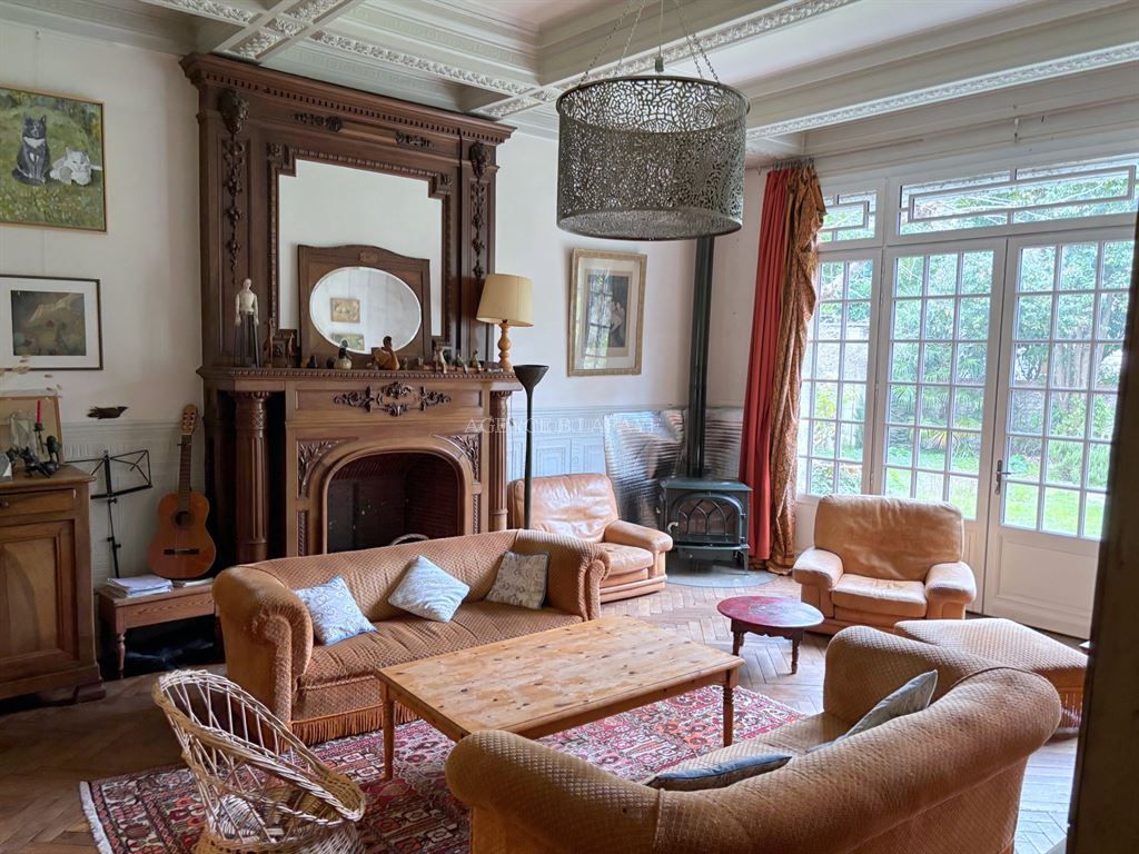 house 12 rooms for sale on BORDEAUX (33000)