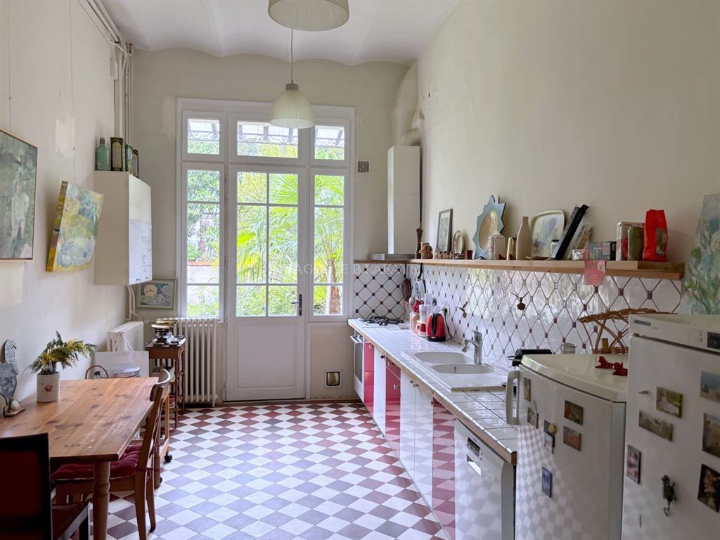 house 12 rooms for sale on BORDEAUX (33000)