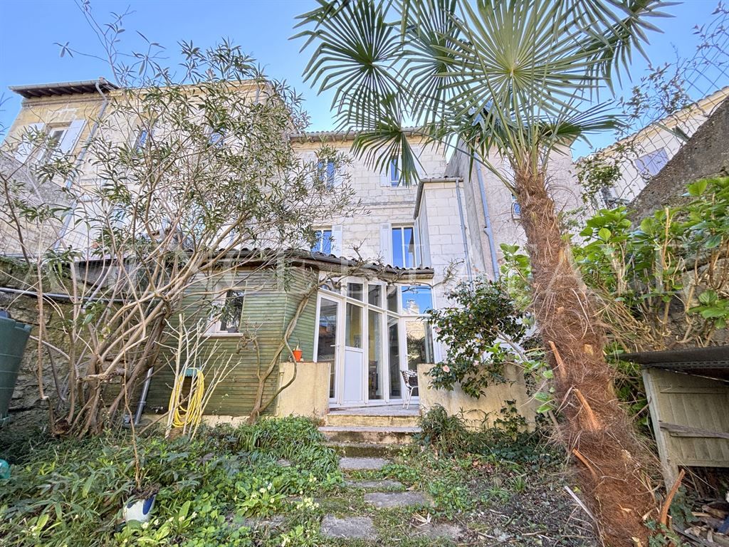 house 7 rooms for sale on BORDEAUX (33000)