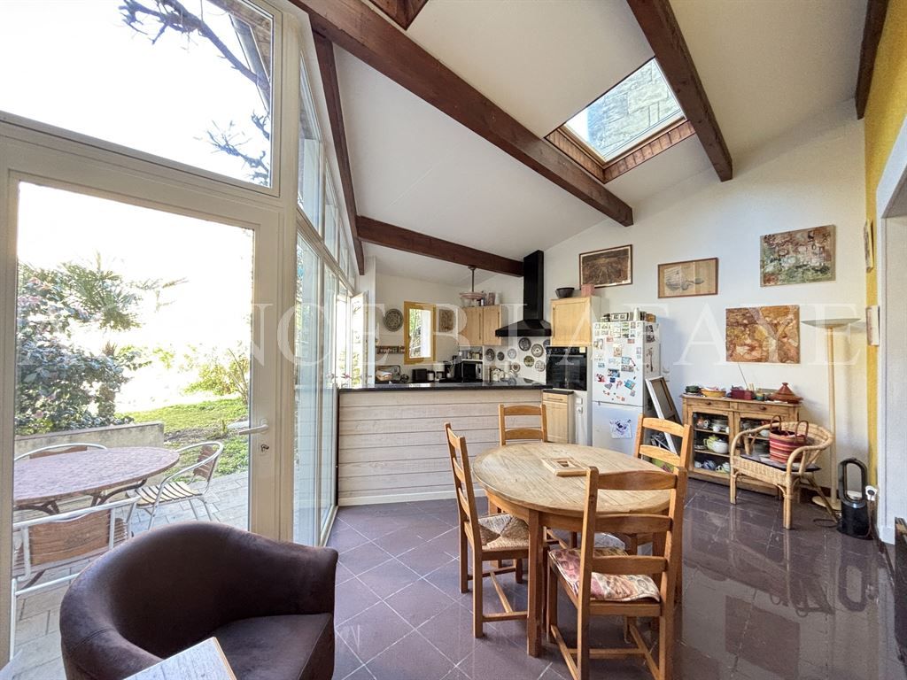 house 7 rooms for sale on BORDEAUX (33000)