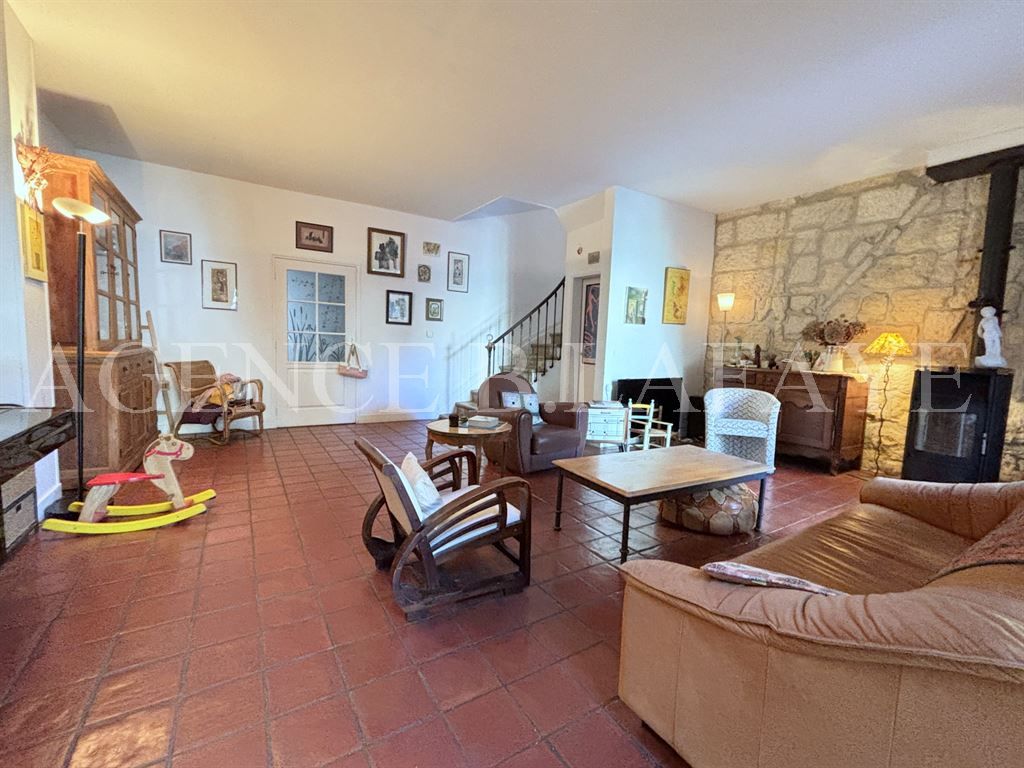 house 7 rooms for sale on BORDEAUX (33000)
