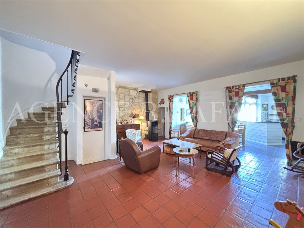 house 7 rooms for sale on BORDEAUX (33000)