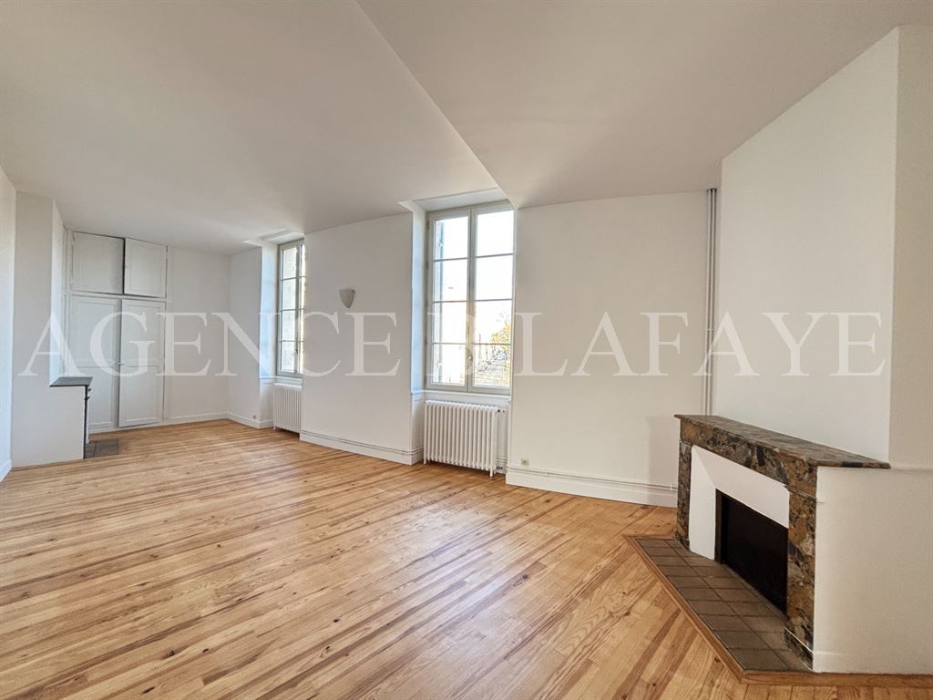 apartment 4 rooms for rent on BORDEAUX (33000)