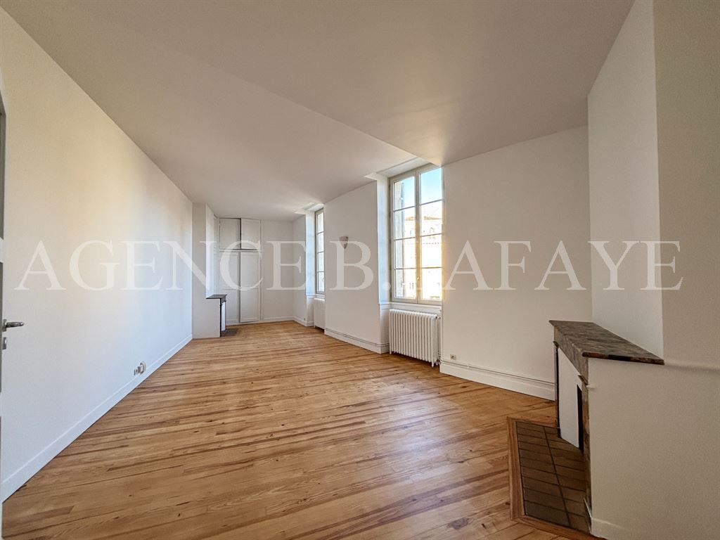 apartment 4 rooms for rent on BORDEAUX (33000)