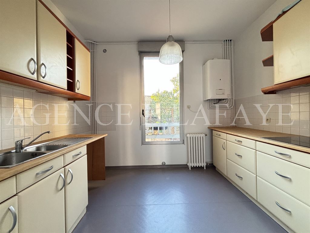 apartment 4 rooms for rent on BORDEAUX (33000)