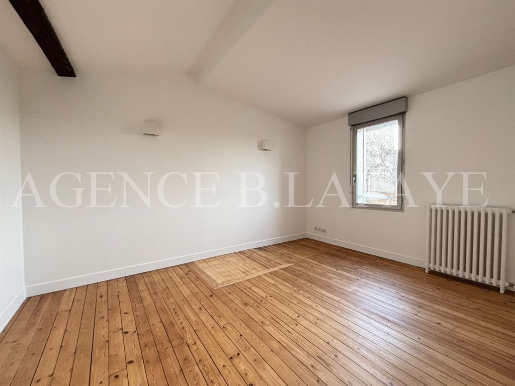 apartment 4 rooms for rent on BORDEAUX (33000)