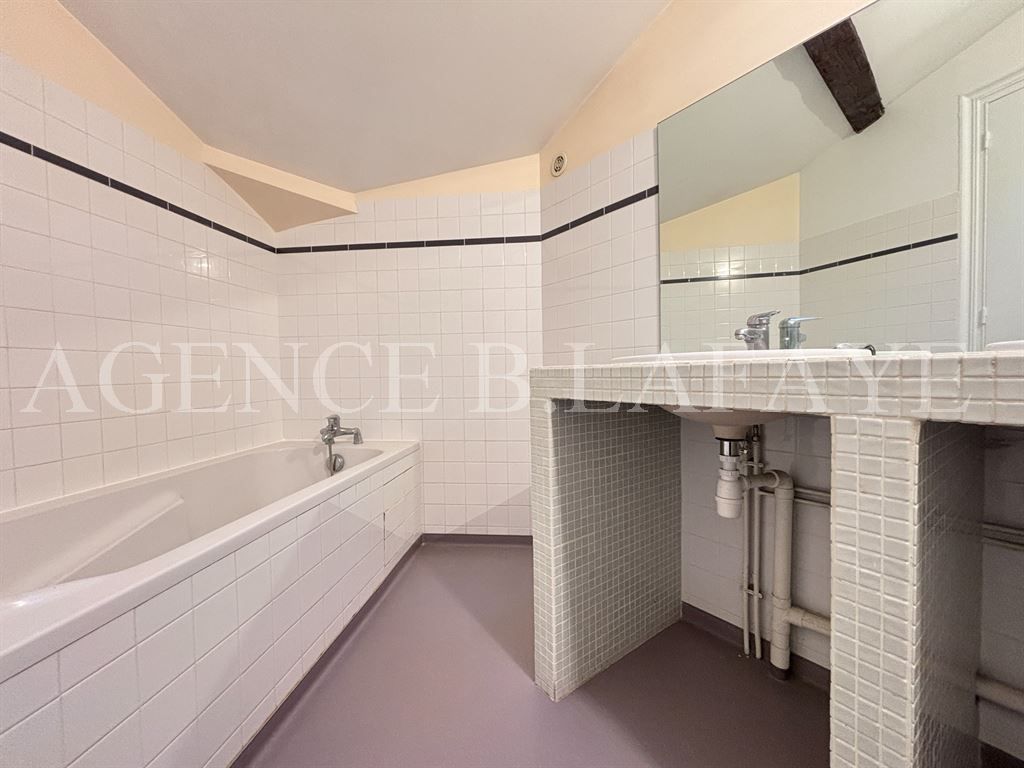 apartment 4 rooms for rent on BORDEAUX (33000)