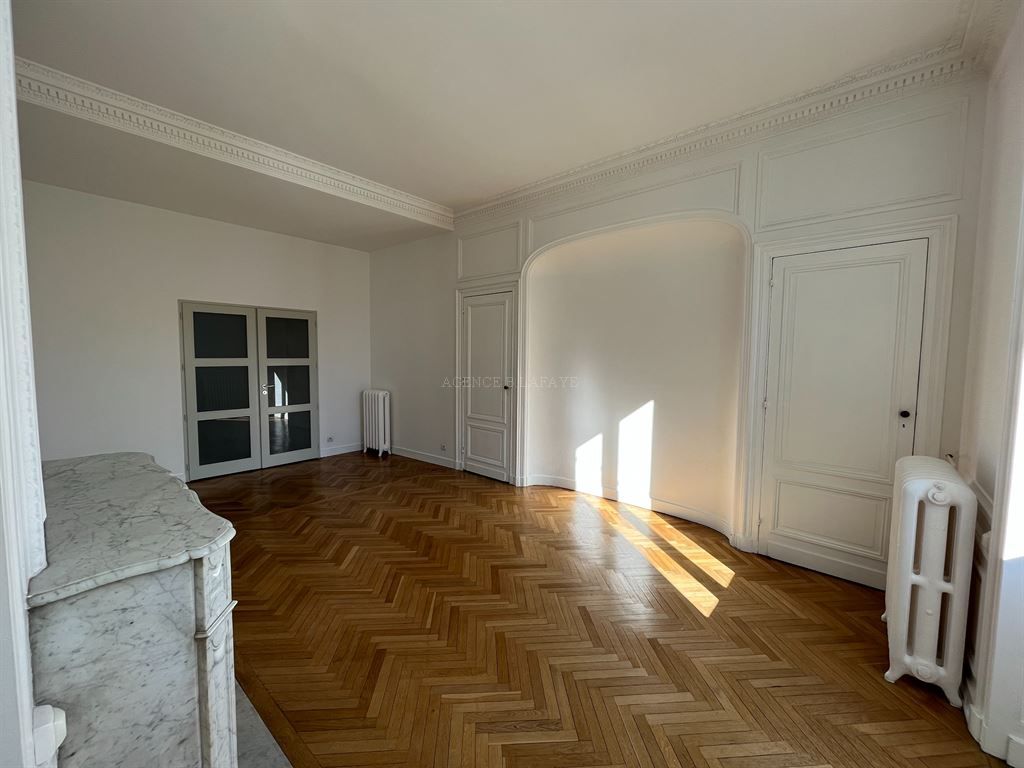 apartment 4 rooms for rent on BORDEAUX (33000)