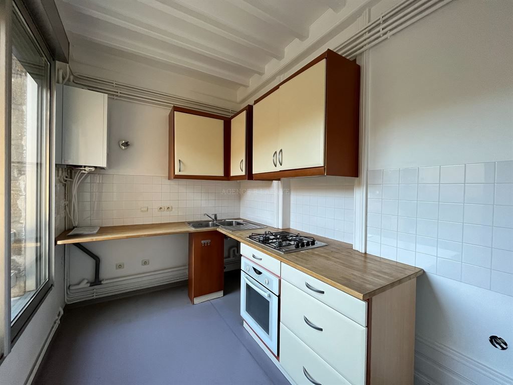 apartment 4 rooms for rent on BORDEAUX (33000)